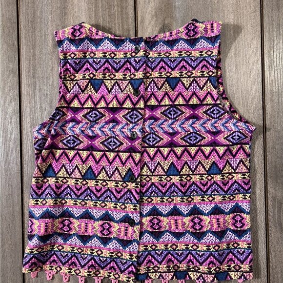 D-signed Geometric Tank - Picture 5 of 12